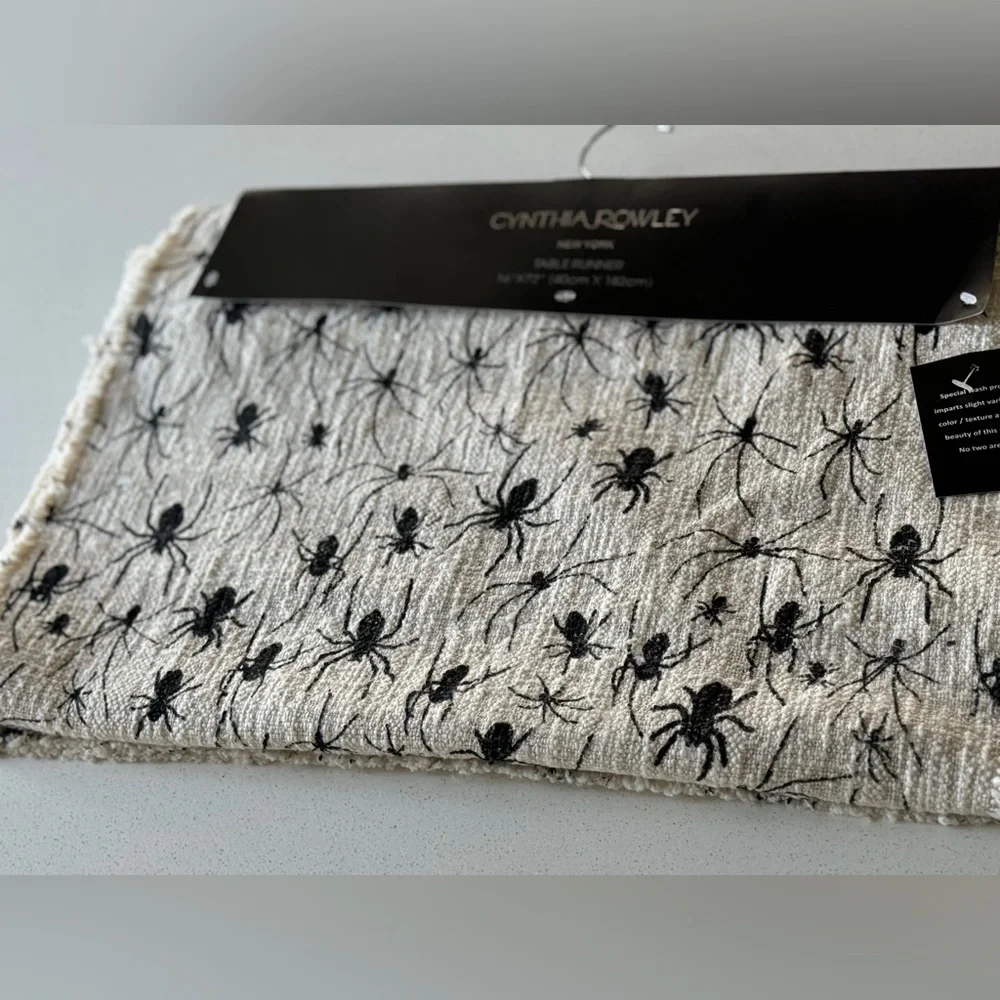 Spiders 🕷️ Table Runner - Picture 5 of 13